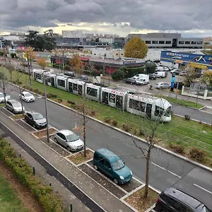Jolie Proche Tramway , Vénissieux France